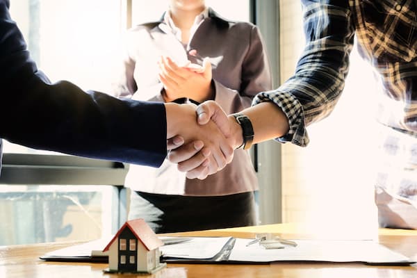 Accountant shakes hands with client